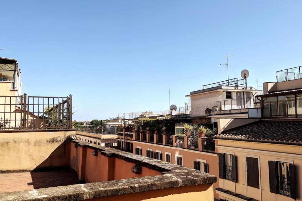 Trastevere White Apartment *