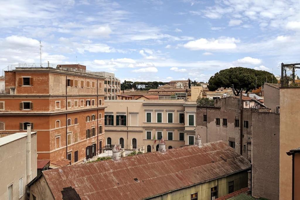 Trastevere White Apartment